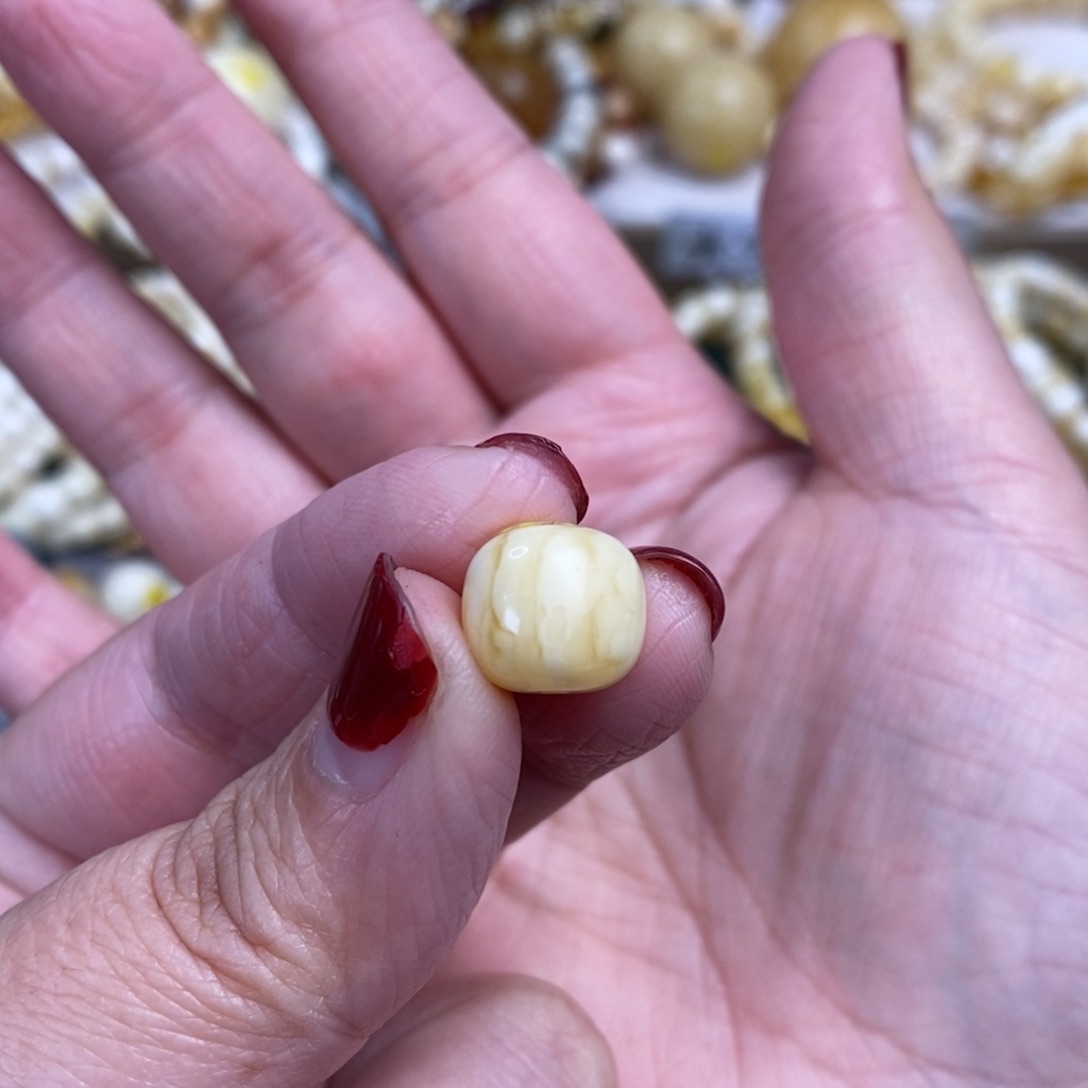琥珀裸石未镶嵌瓷白老型单珠11×10