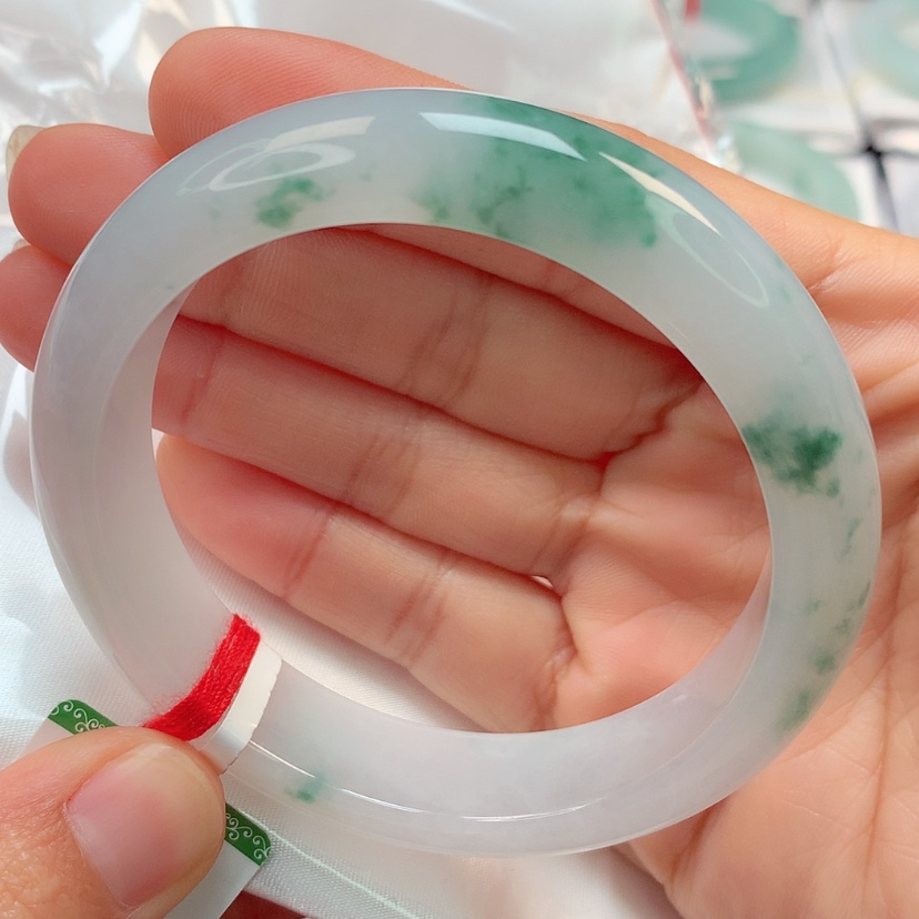 【闪购商品】翡翠手镯未镶嵌睫***弯天然翡翠手镯