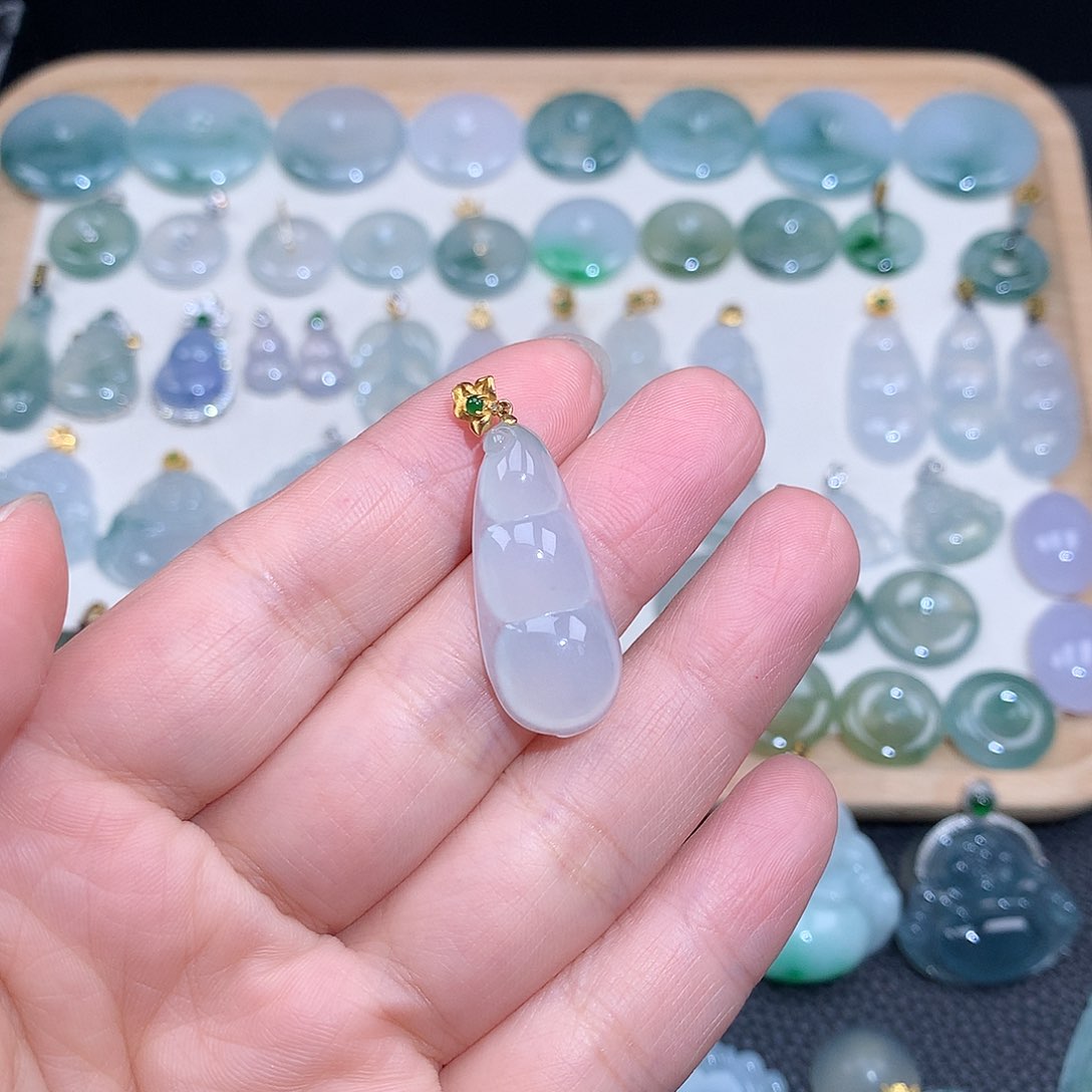 翡翠颈饰未镶嵌吊坠