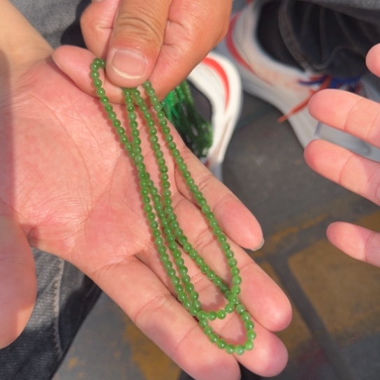 和田玉颈饰未镶嵌俄罗斯卡4无黑点高冰正阳绿