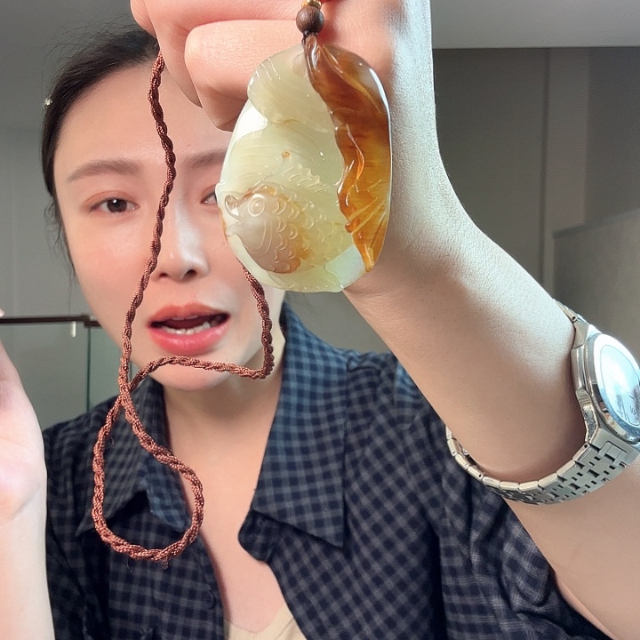 沁***艺未镶嵌蛇纹石玉颈饰