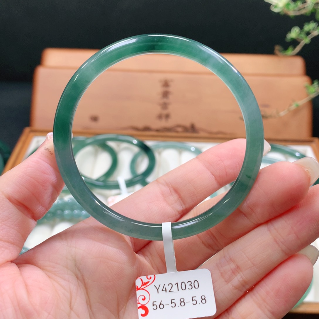 翡翠手镯未镶嵌天然