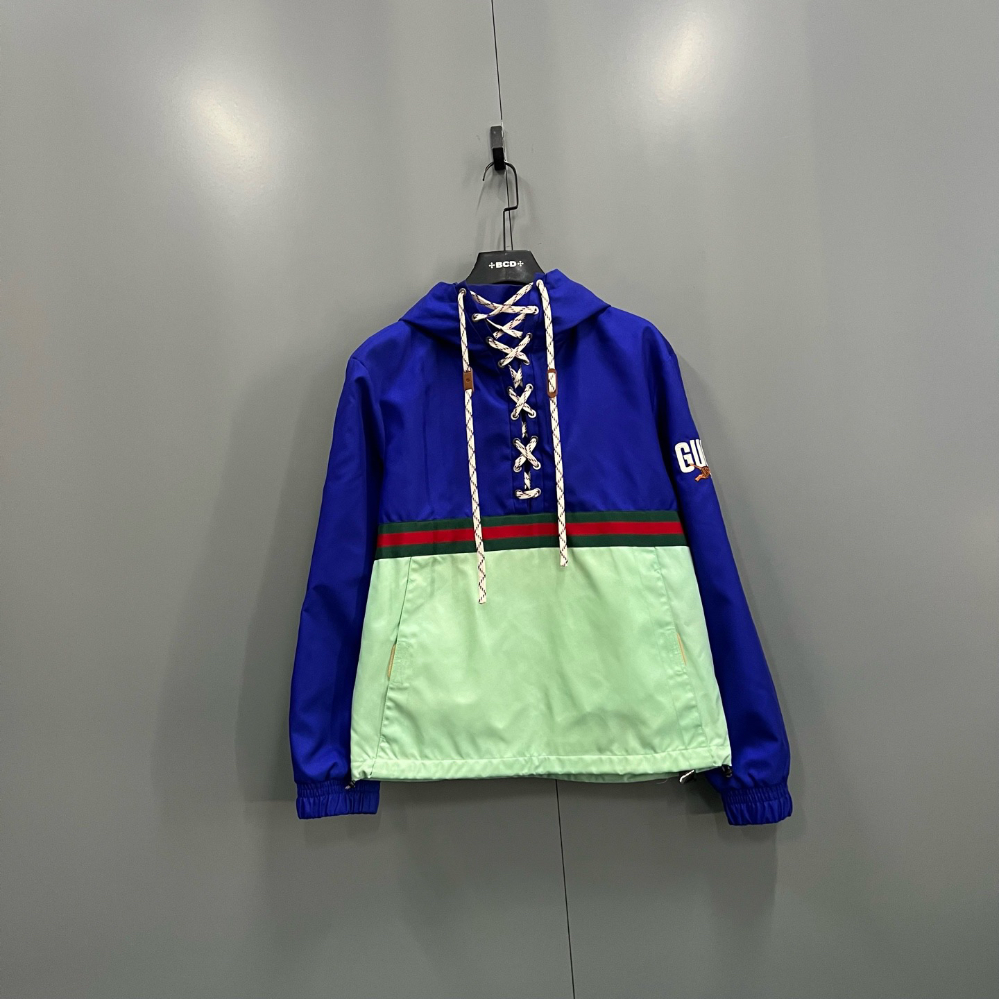 99新 GUCCI/古驰 jp1231 拼色系绳徽标外套 44码 700468