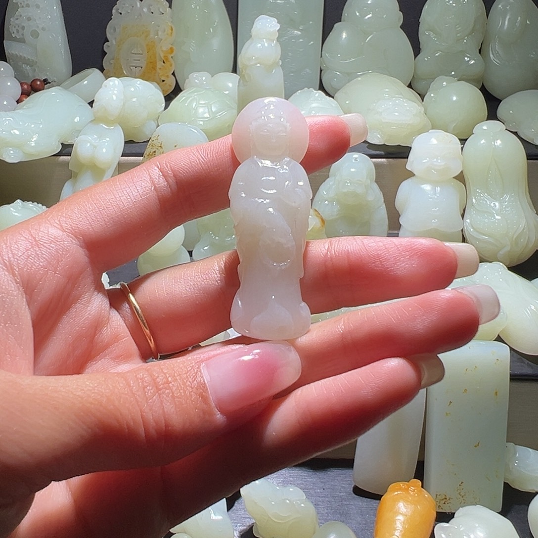 赏***人和田玉未镶嵌颈饰