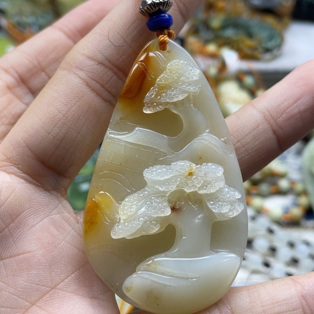 蛇纹石玉颈饰未镶嵌