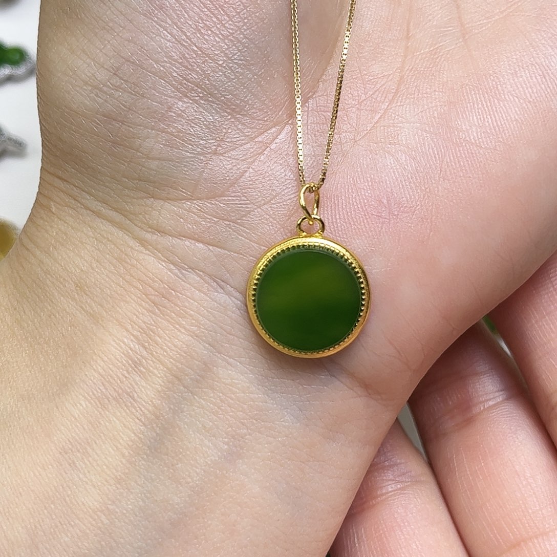 小***姐和田玉银S925镶嵌耳饰