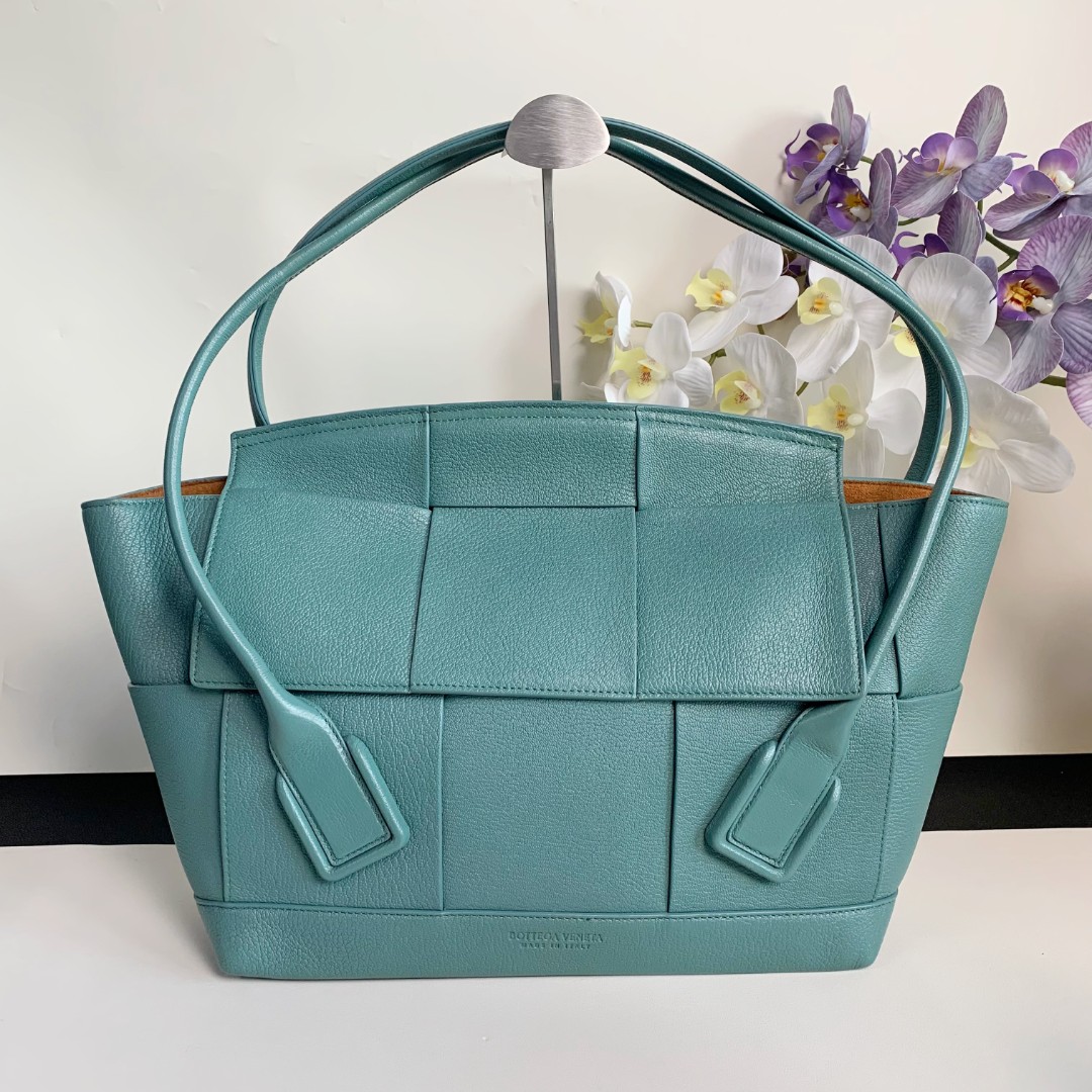 95新 BOTTEGA VENETA/葆蝶家 【闲置】bv arco tote新款在售