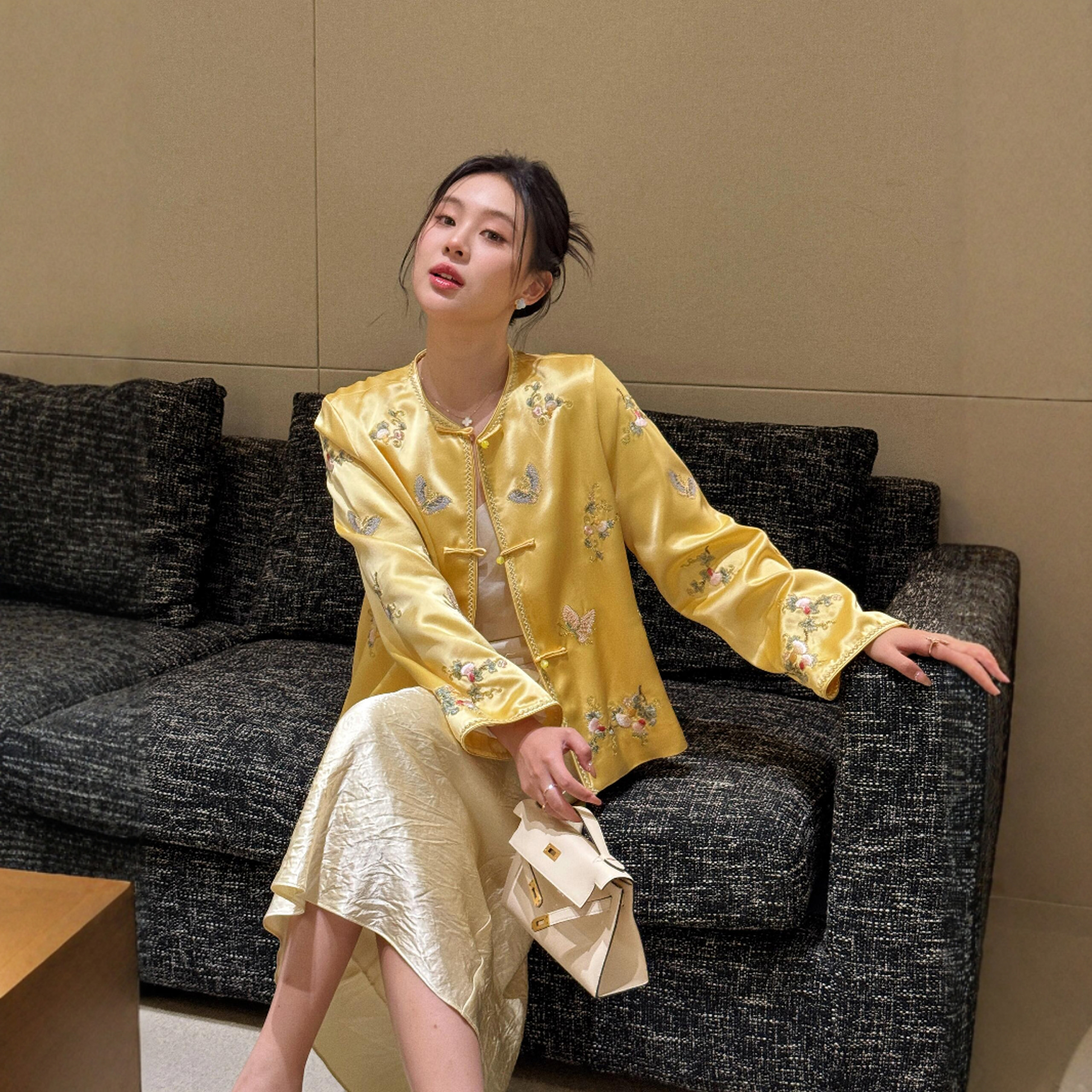 新中式国风复古刺绣醋酸外套女春季新款浅黄色上衣半裙高级感套装