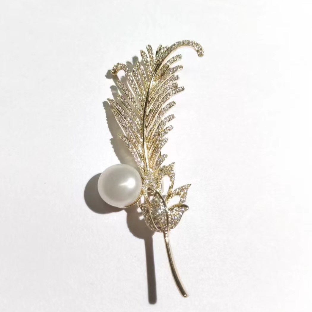 铜合金合成锆石胸针 HY1426珠珠白羽胸针