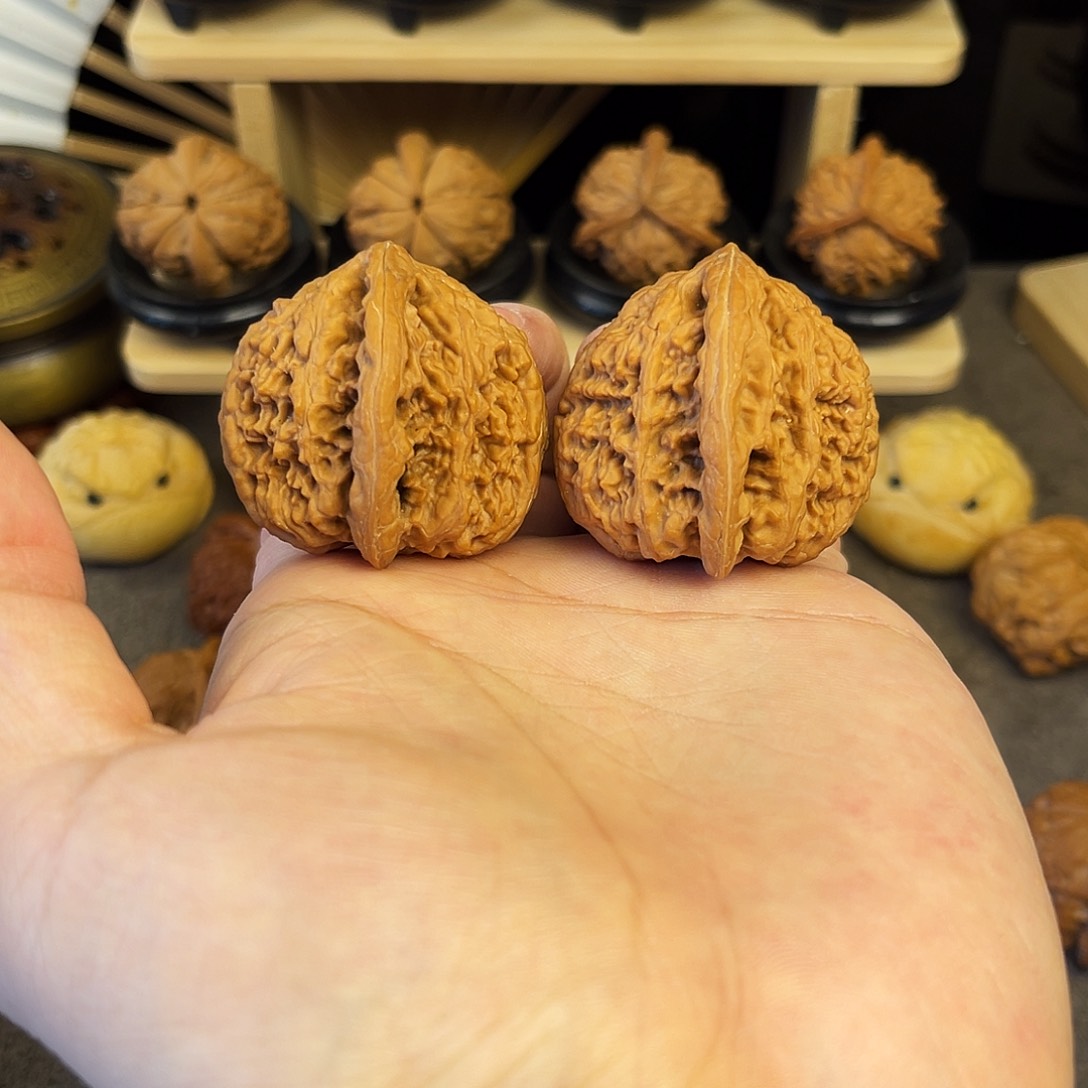 文玩核桃把件39全品大克重牡丹纹