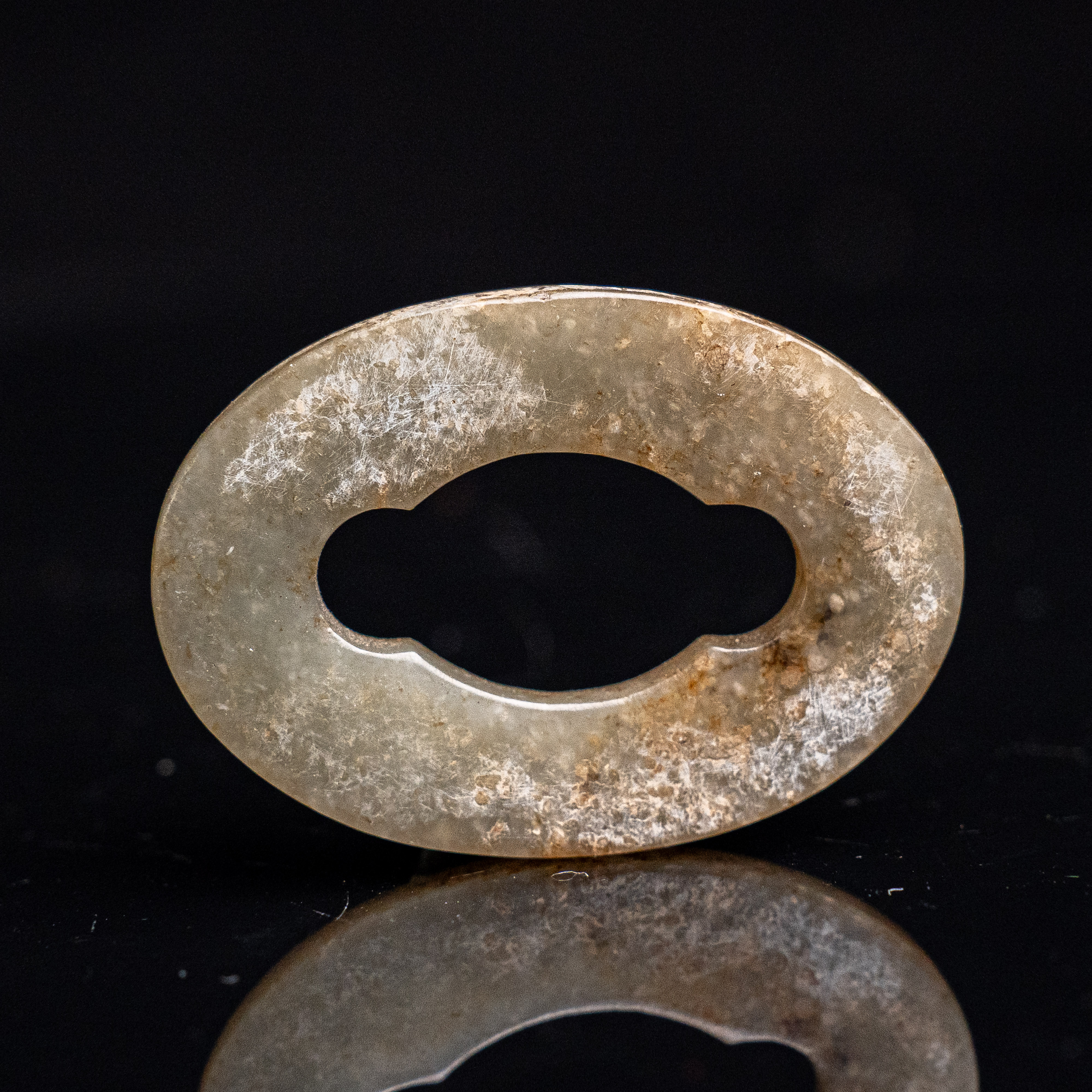 L193【臻】{库出}和田玉海棠环-NX