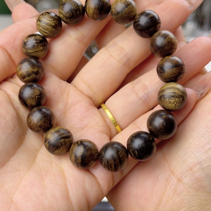 沉香手串：*缘越南芽庄老白棋玉化老料满留疤虎斑纹