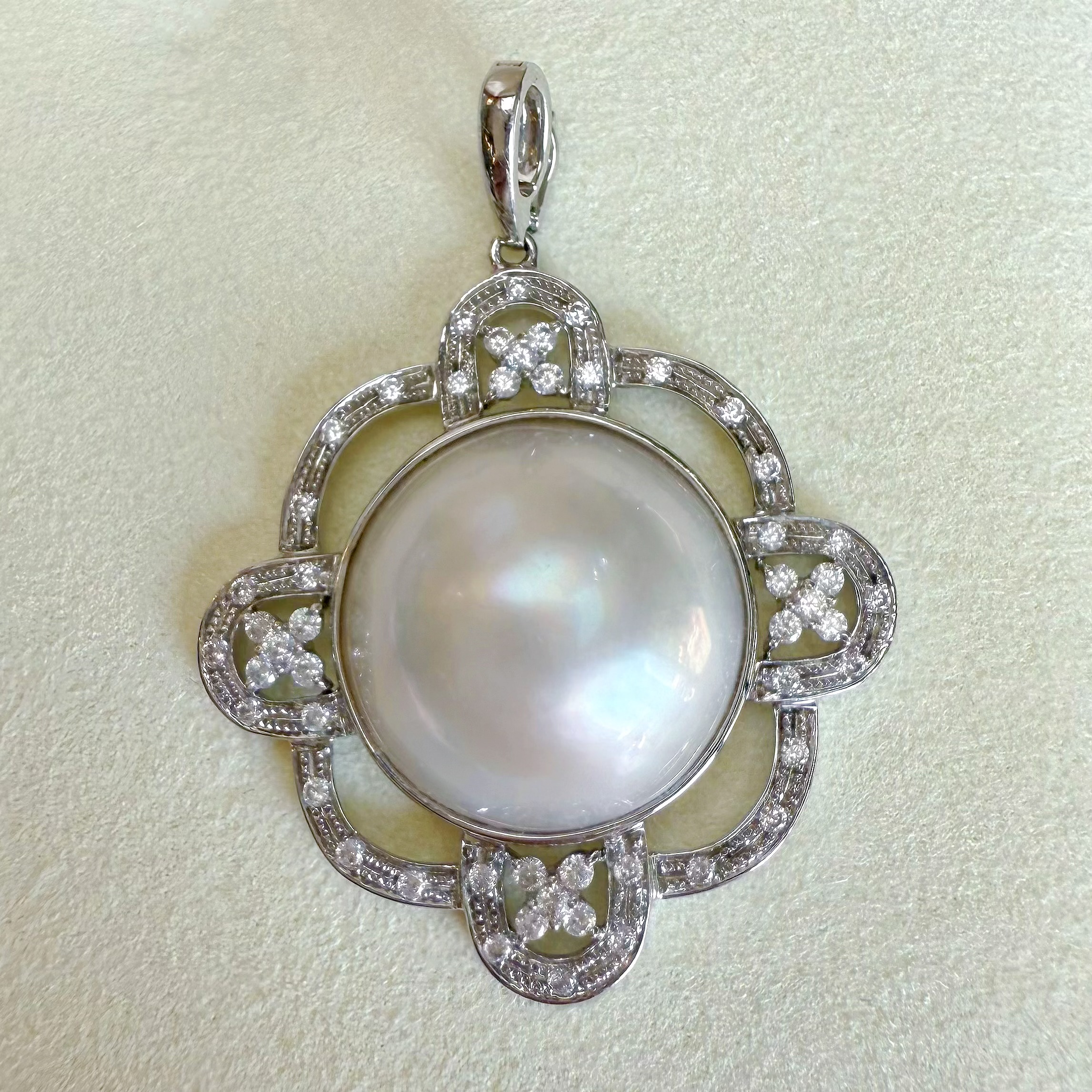 朕的珠 甄选精品经典白色设计款 纯天然炫彩海水马贝吊坠18K白金