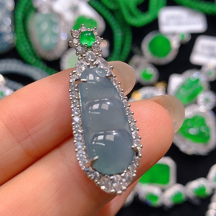 翡翠颈饰未镶嵌翡翠