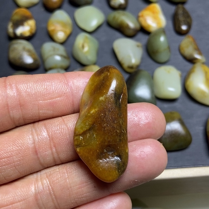 名***剑和田玉（糖玉）未镶嵌珠宝奇石