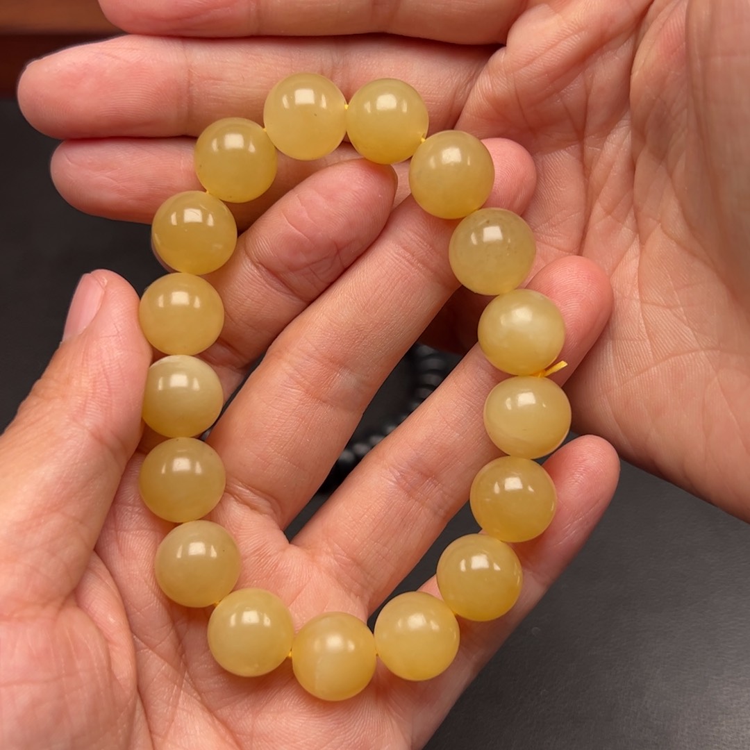 和田玉手链未镶嵌时**藏