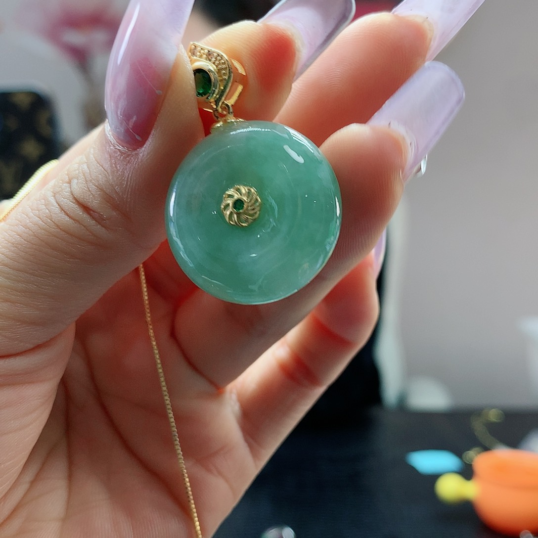 【闪购商品】翡翠吊坠(赠链)未镶嵌