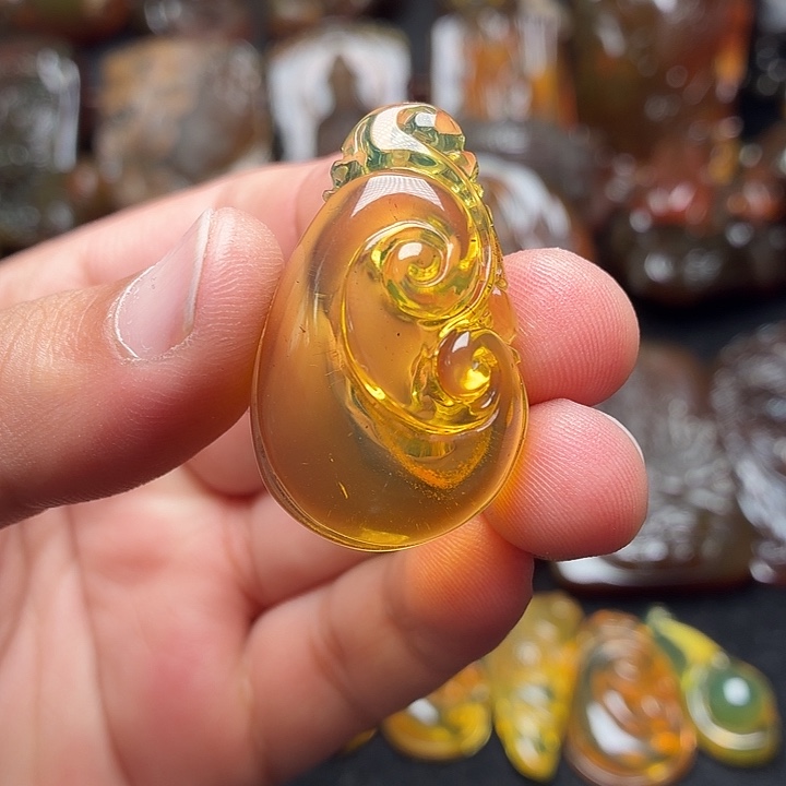 琥珀未镶嵌颈饰03