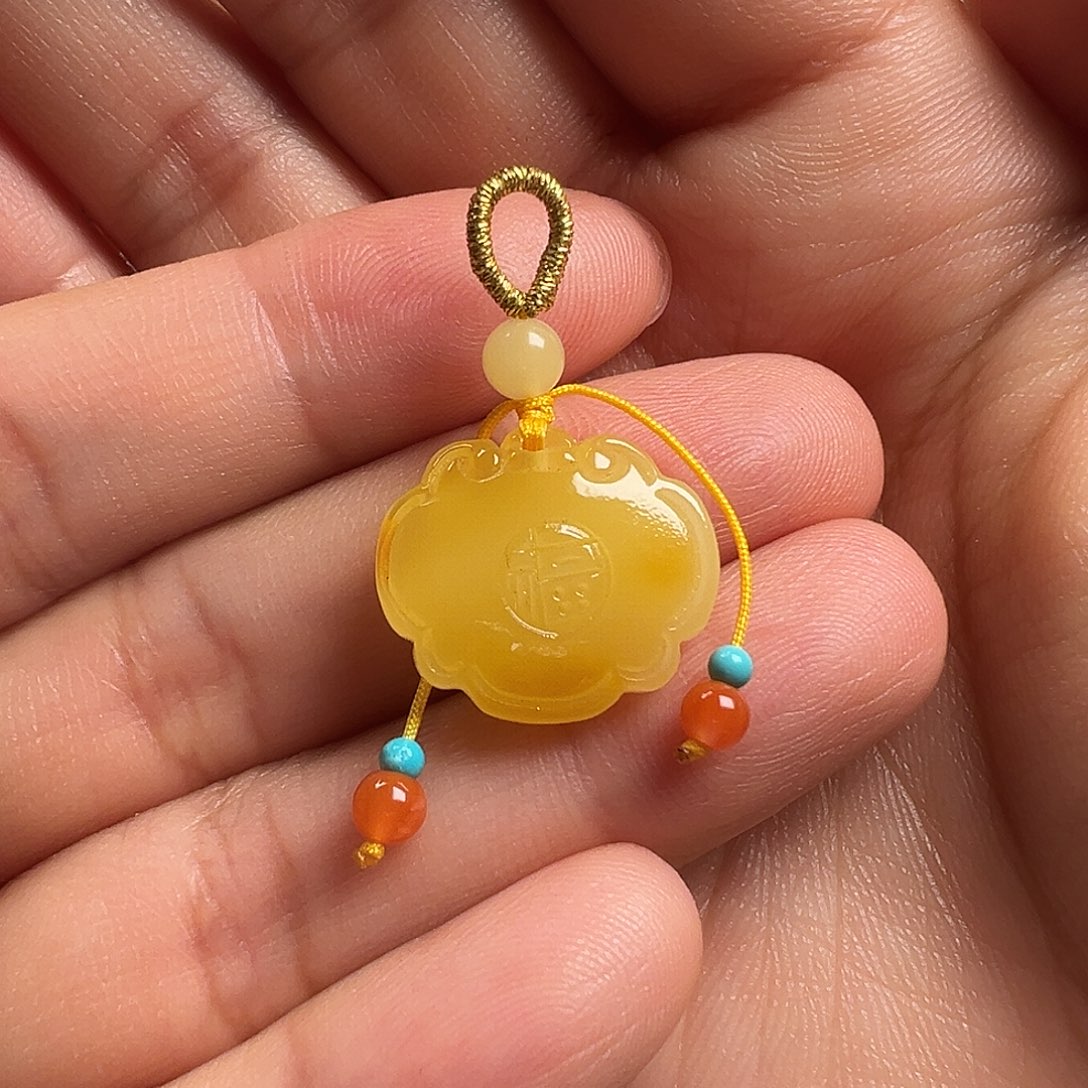 蜜蜡颈饰未镶嵌平安如意锁