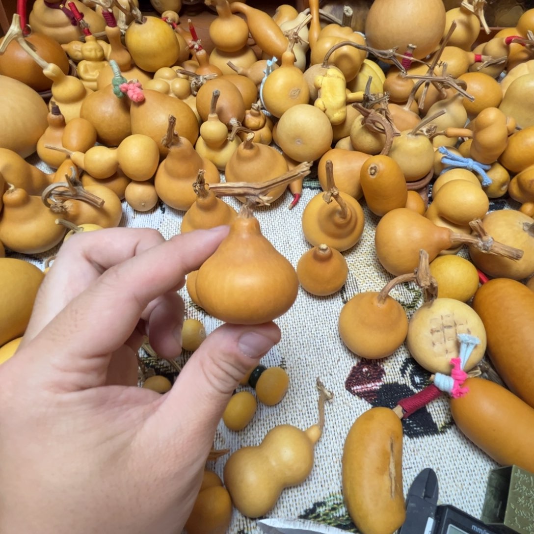 狮***铁葫芦粉扑气垫粉底和口红