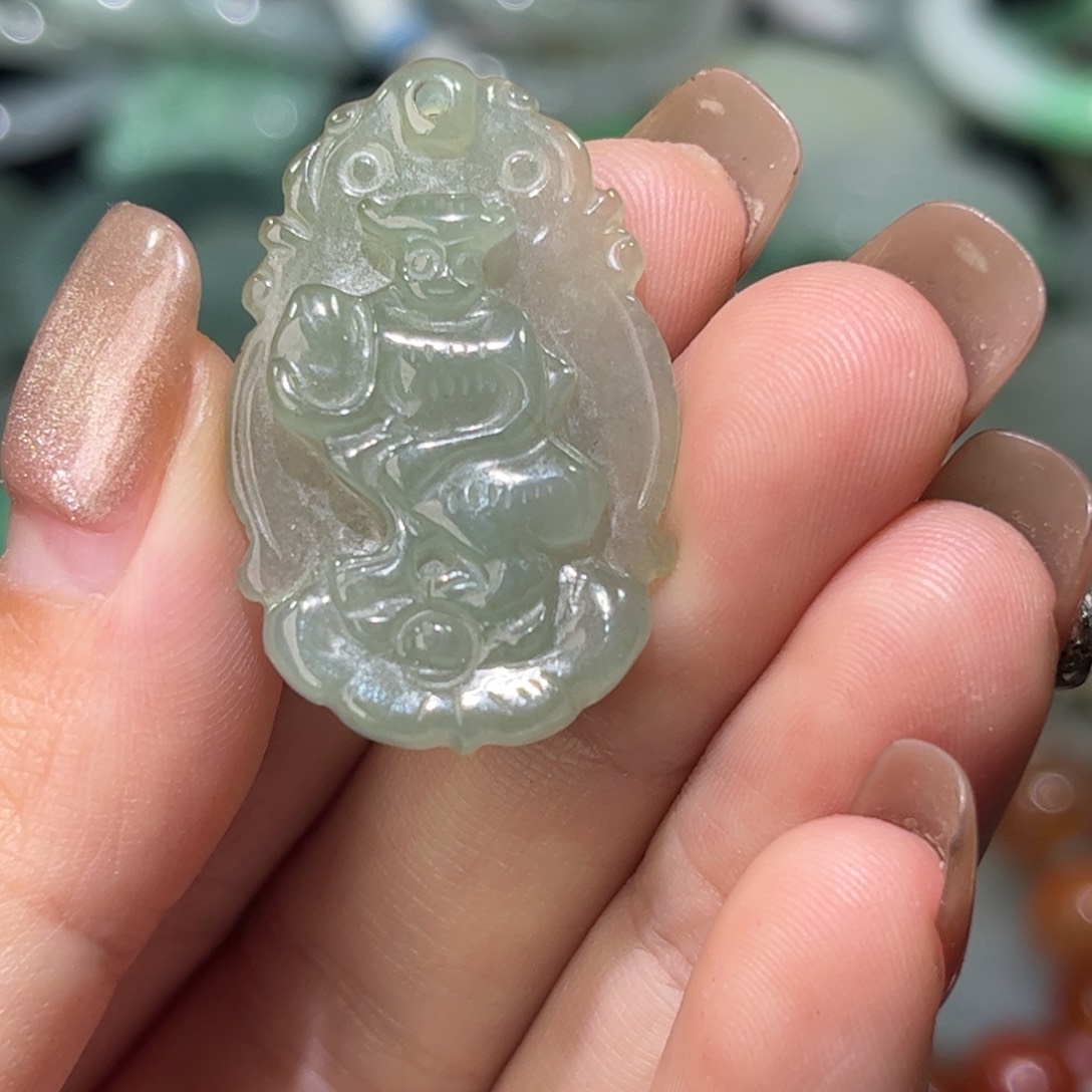 翡翠颈饰未镶嵌吊坠