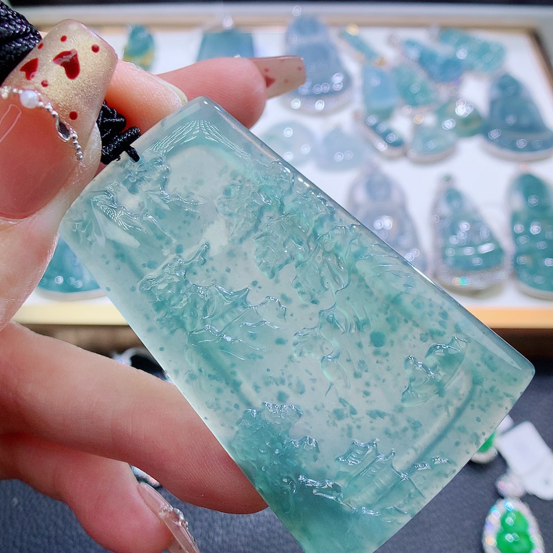 翡翠颈饰未镶嵌翡翠