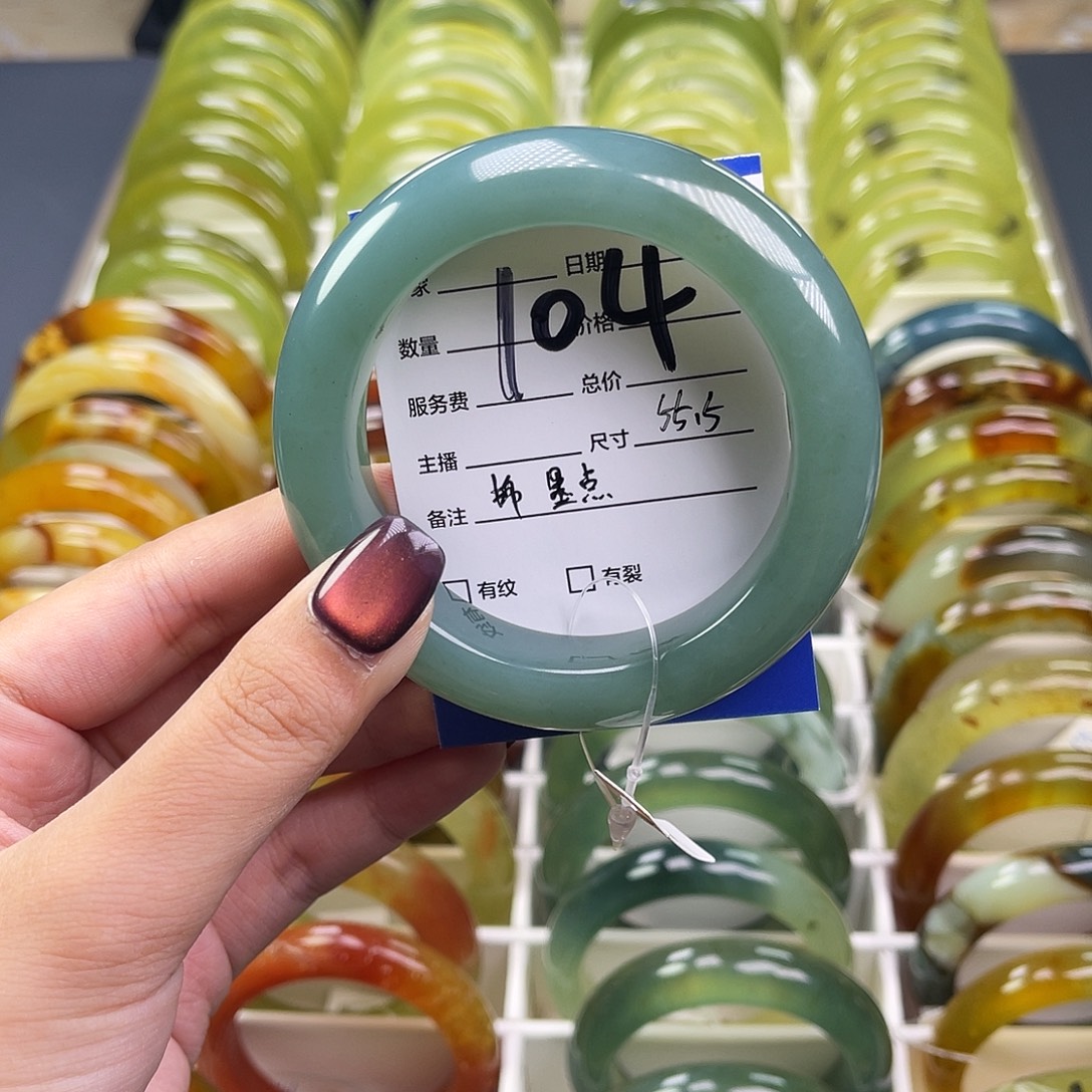 如***懿蛇纹石玉未镶嵌手镯