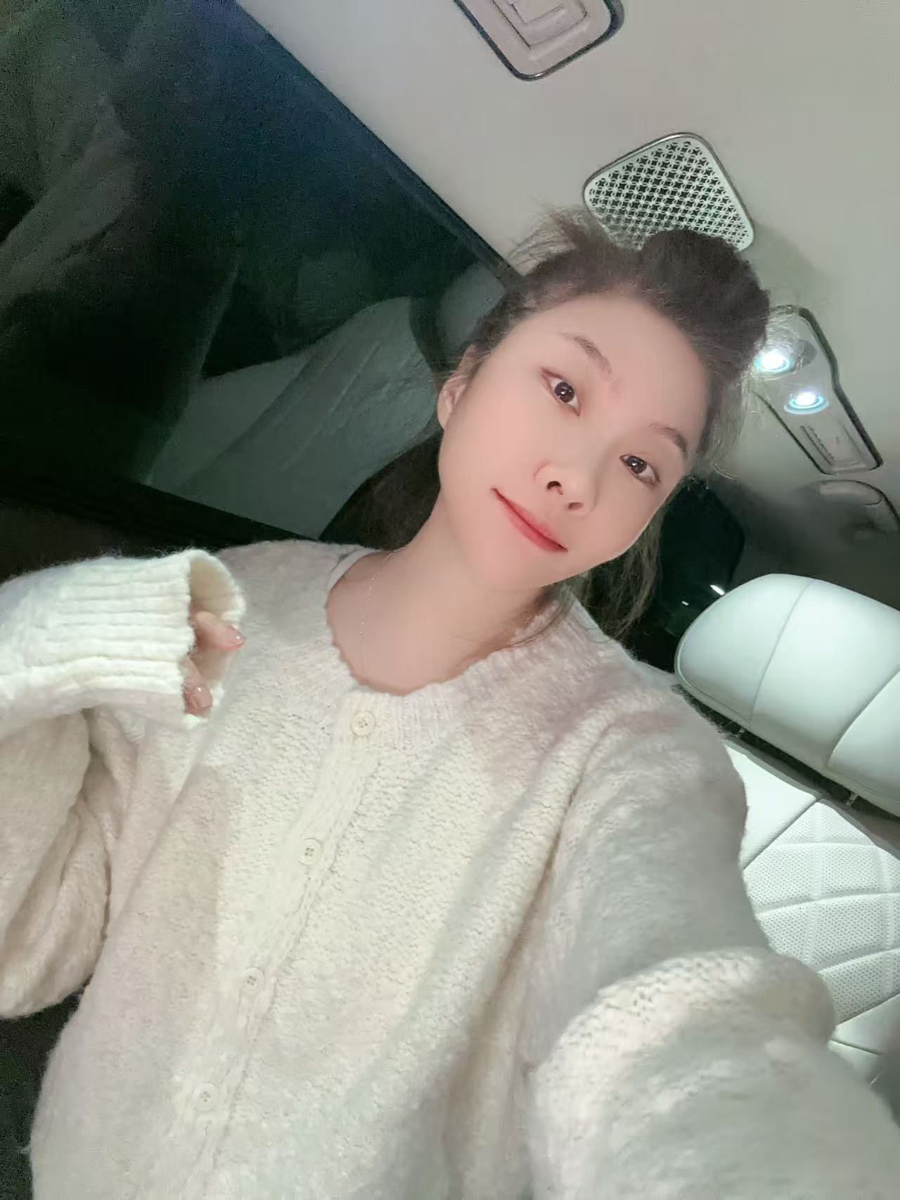 《丫丫推荐款》12140设计款白色圆领云朵毛衣