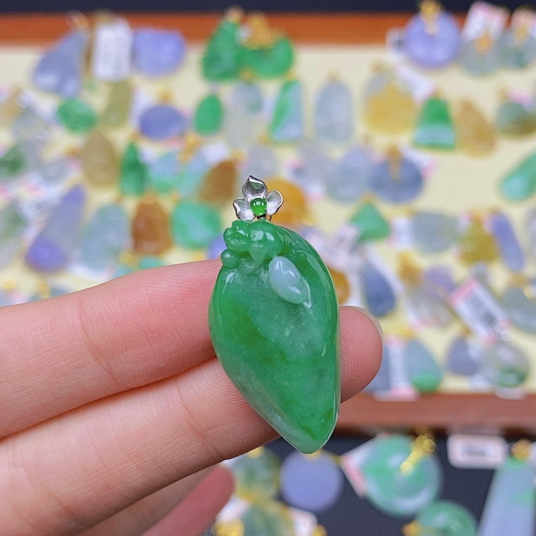 翡翠颈饰18K金镶嵌翡翠