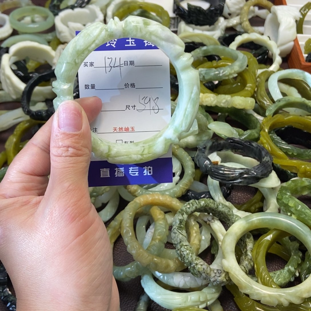 蛇纹石玉手镯未镶嵌