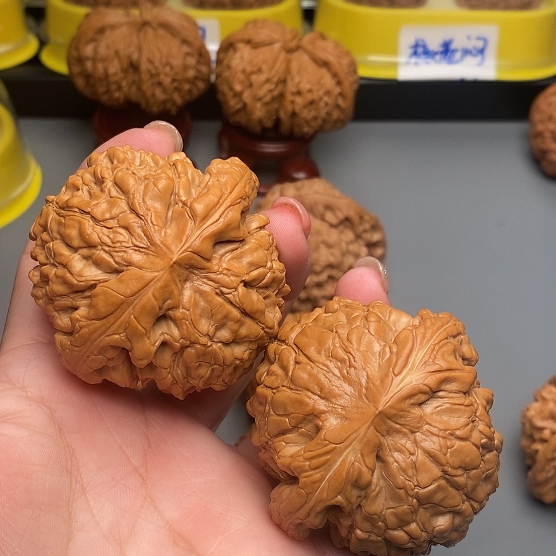 民***孩木质类文玩核桃龙鼎