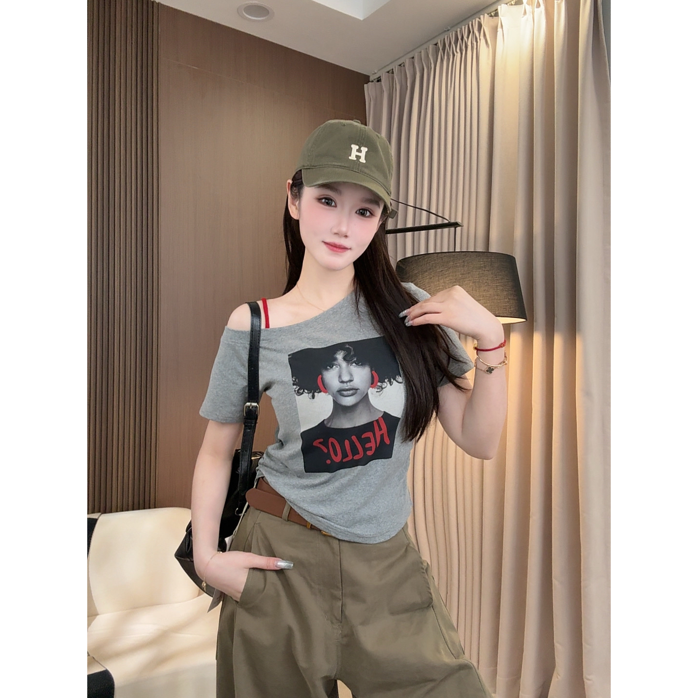 小璇 ·  新款斜肩夏季时尚短袖设计感休闲T恤修身印花上衣女206