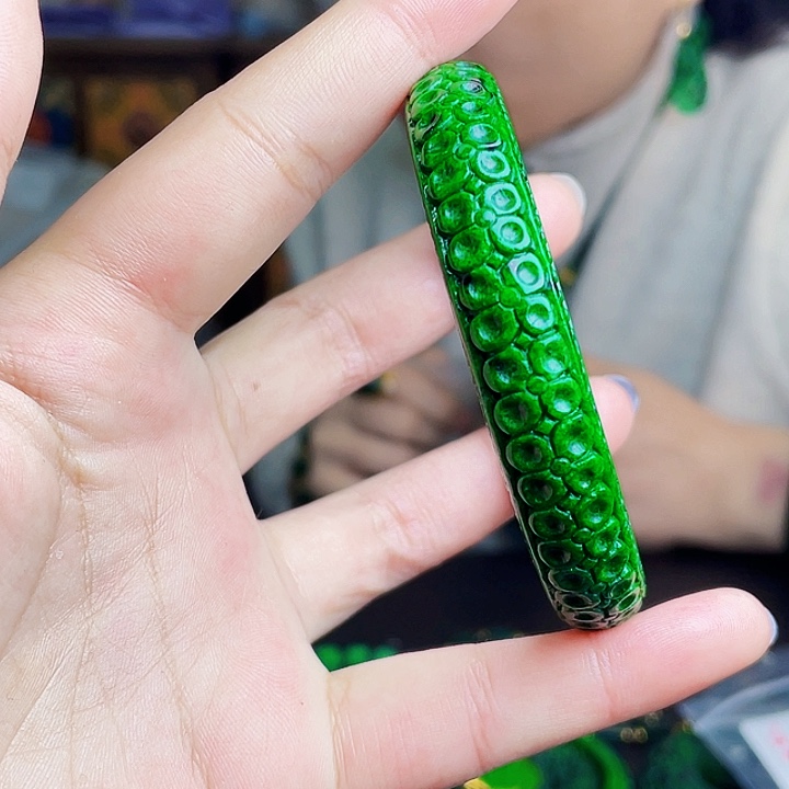 翡翠未镶嵌颈饰多样性58.5