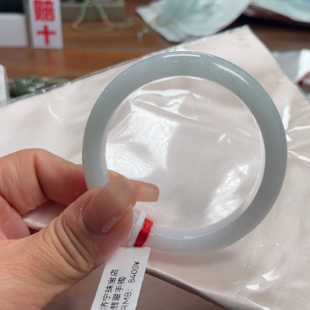 翡翠手镯未镶嵌清新绿