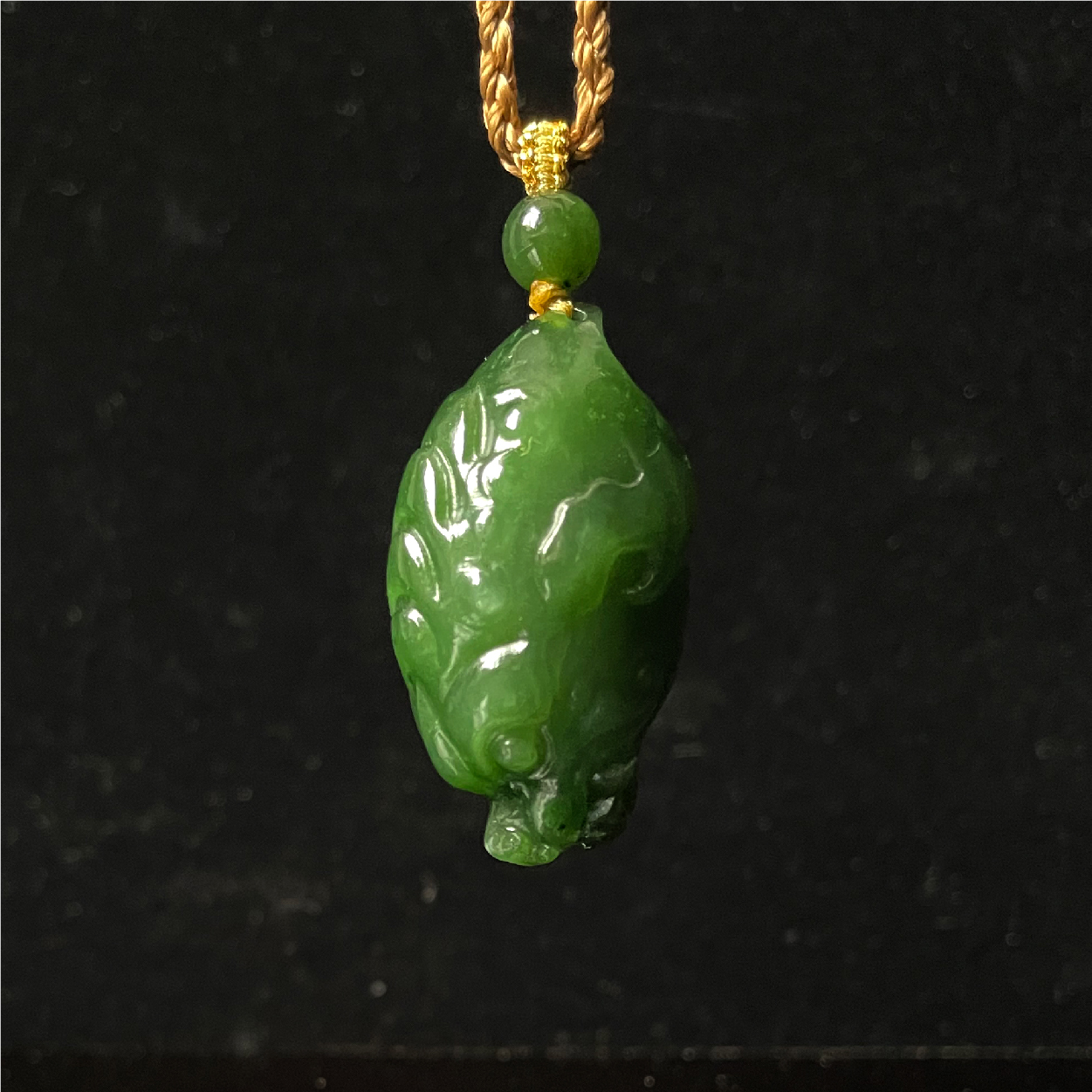 和田玉7597碧玉菠菜绿瑞兽呈祥17.66g
