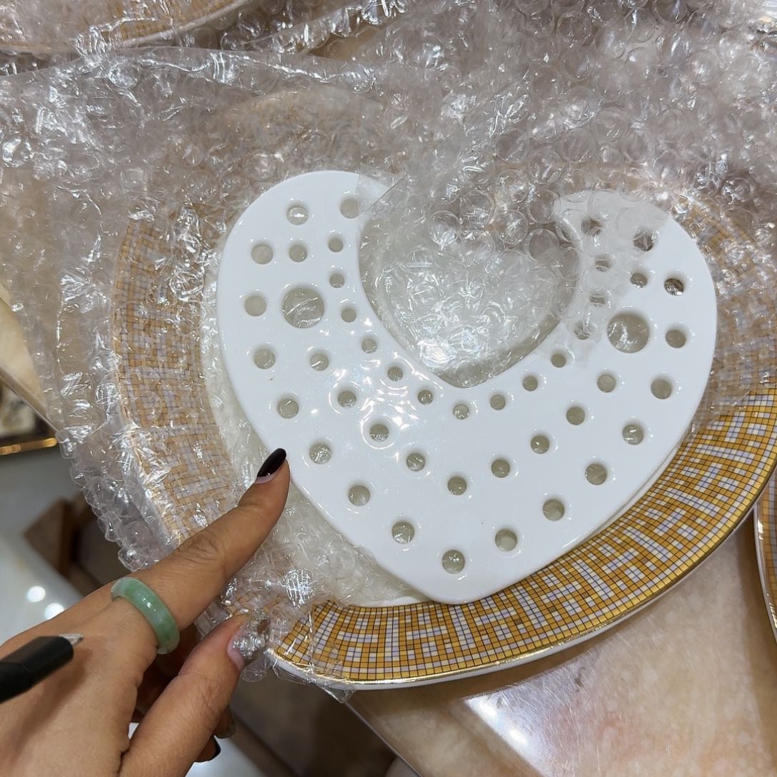 吴***玲搪瓷骨瓷陶瓷餐具家用高温