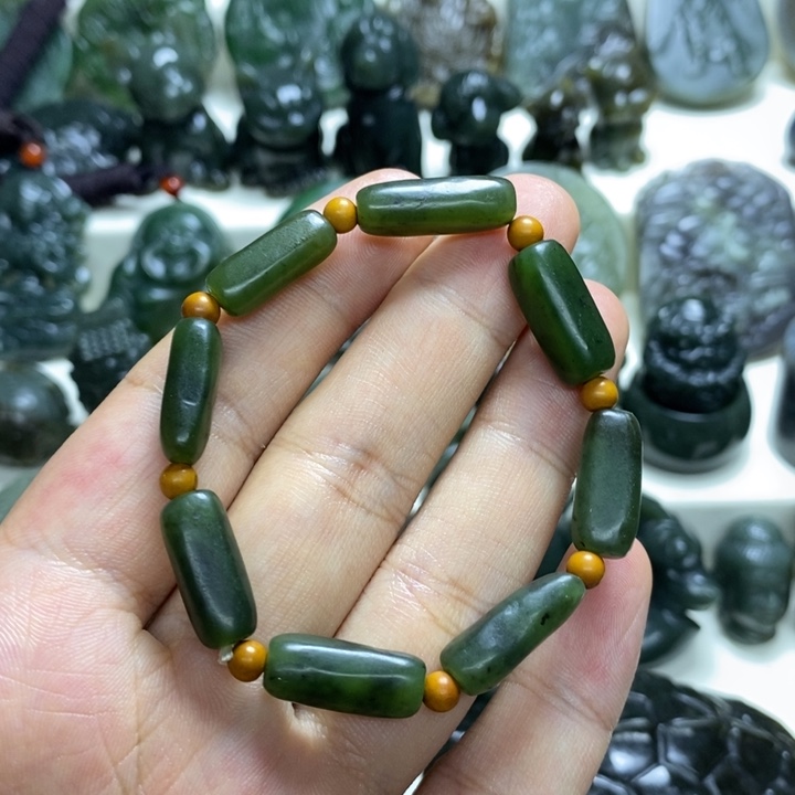 颈饰未镶嵌和田玉