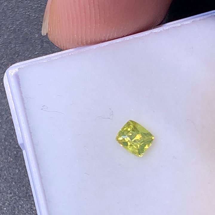 彩色蓝宝石裸石0.335克拉