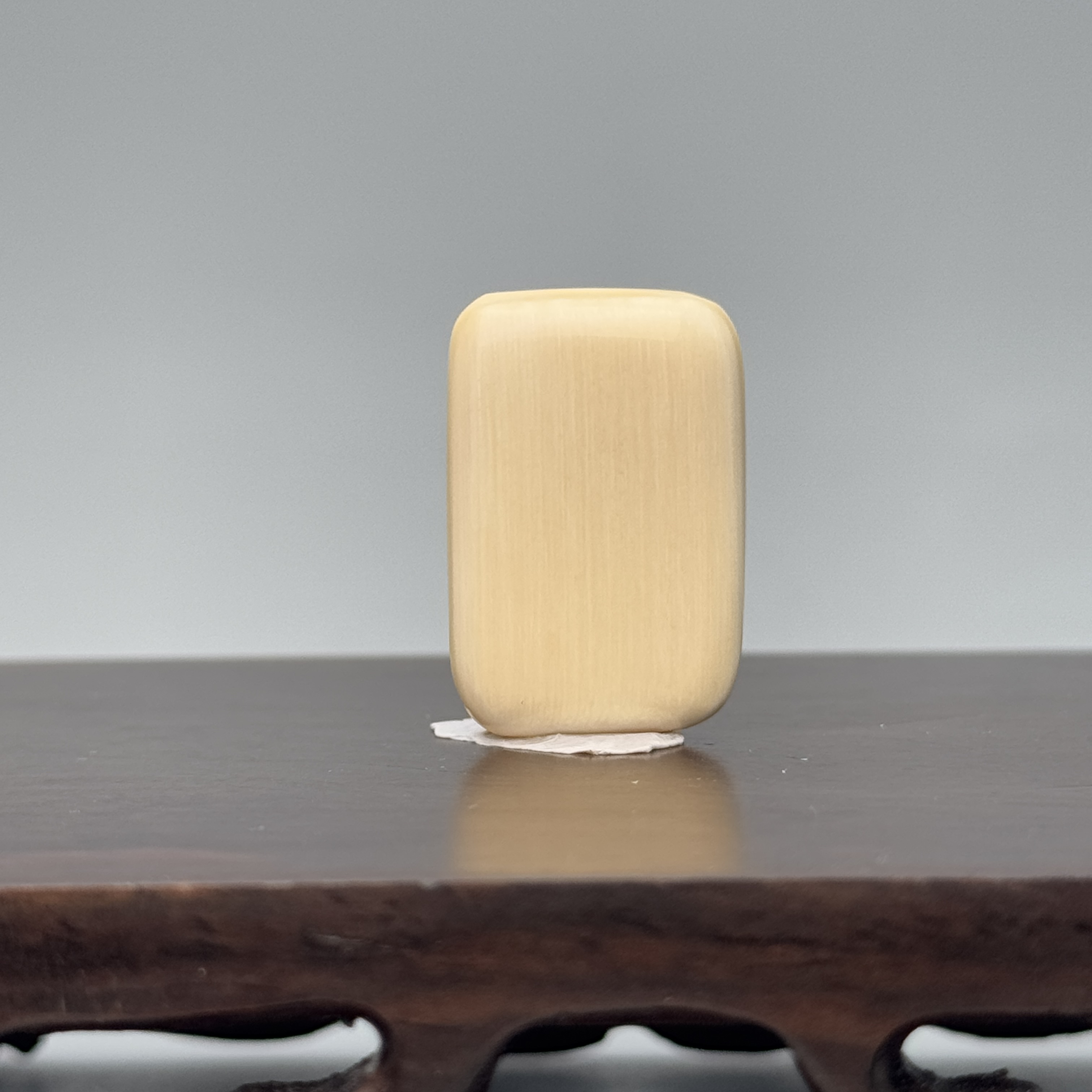 DEZHI/德志25*16*5mm3.4g无事牌吊坠天然猛犸牙A113（打孔吊坠绳）