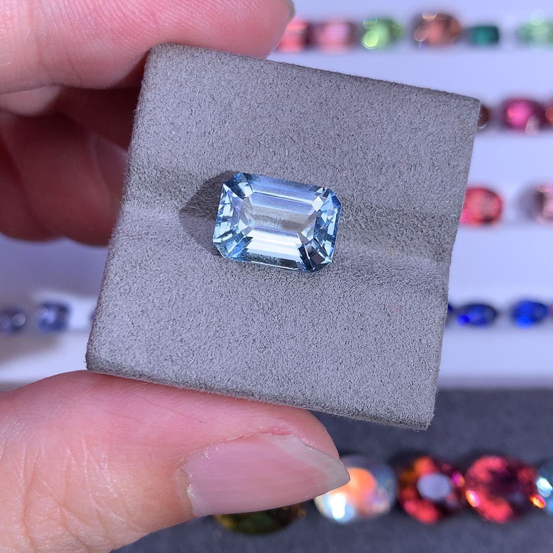海蓝宝石笔搁未镶嵌4.04ct