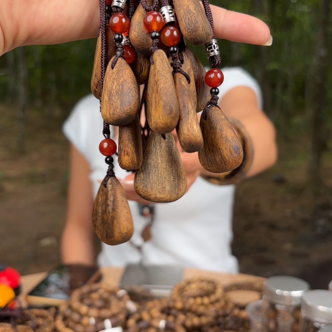 棋楠沉香水滴形挂坠