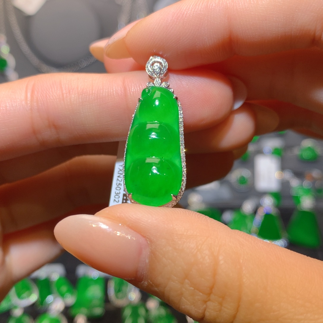 翡翠颈饰18K金镶嵌豆子