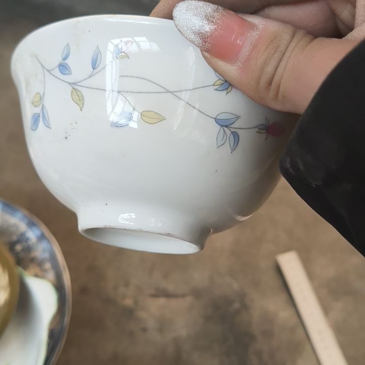 小****五寸碗两个！！！！！！