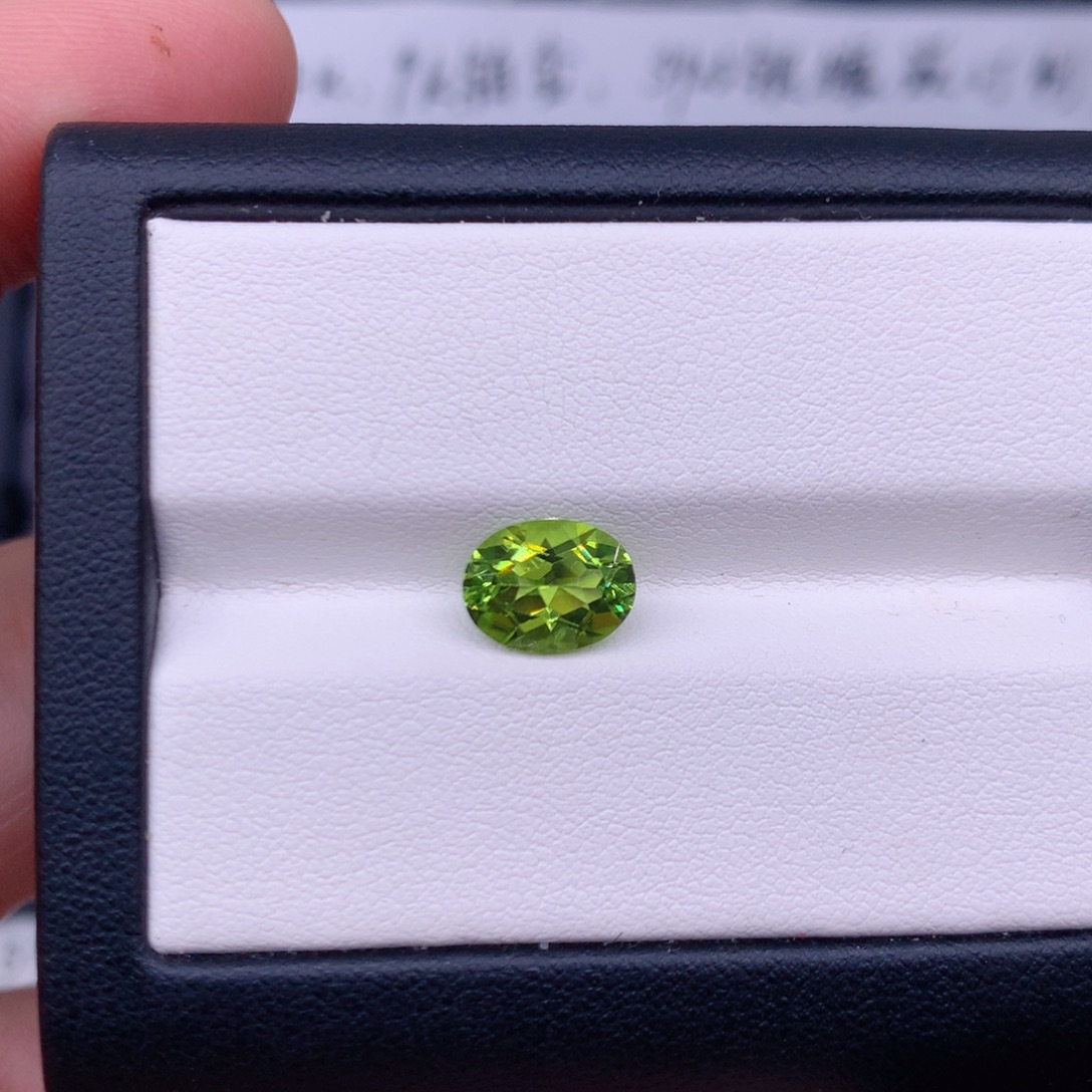 2.4克拉橄榄石未镶嵌