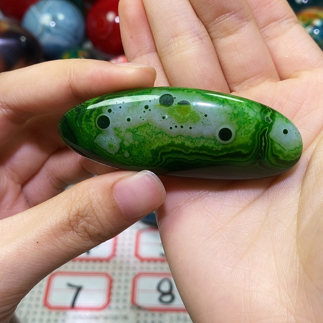 聆***色玛瑙/玉髓未镶嵌珠宝奇石