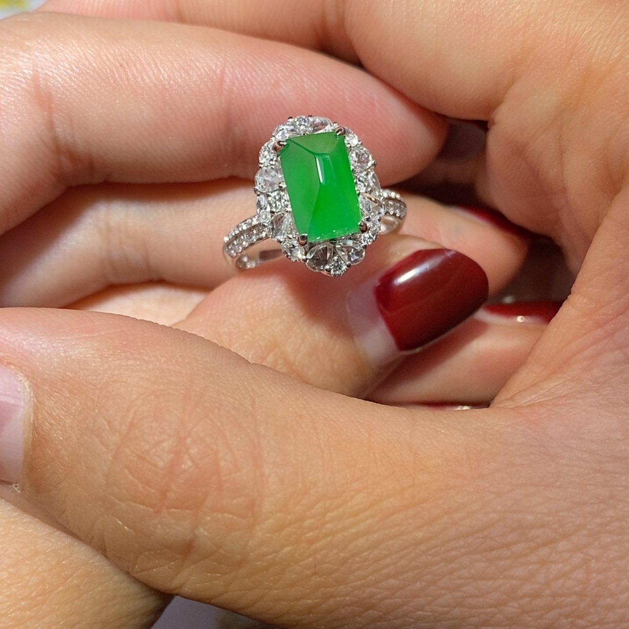 【闪购商品】翡翠颈饰18K金镶嵌矫***离戒指