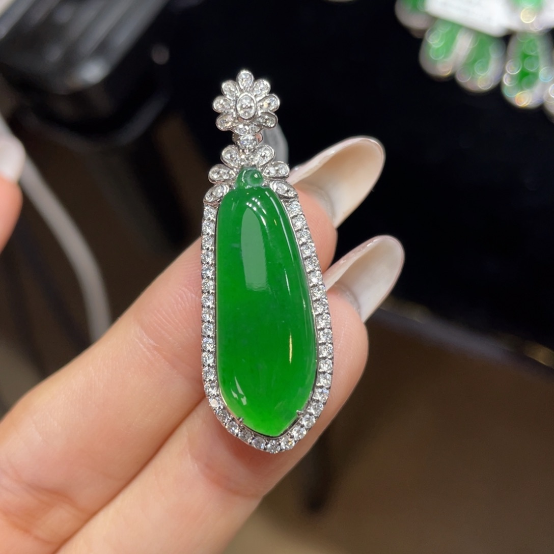 翡翠颈饰18K金镶嵌天然缅甸翡翠a货