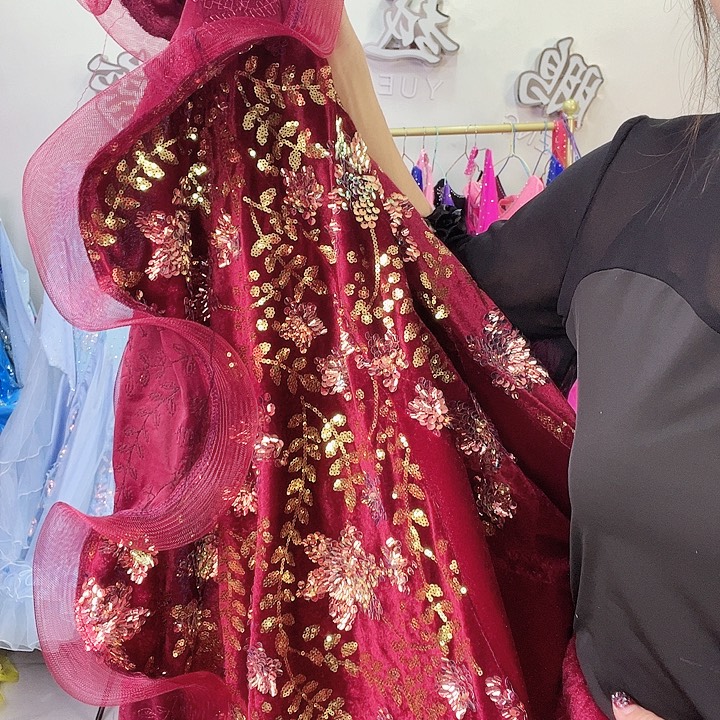 交谊舞的舞蹈动作也是