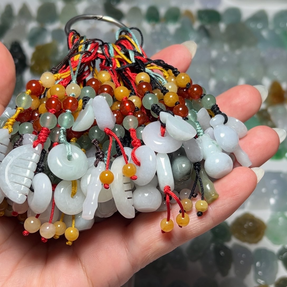 翡翠未镶嵌颈饰手机挂一个28.88