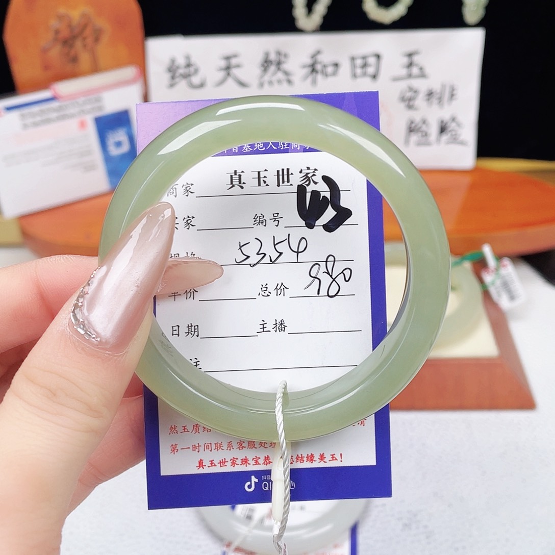 和田玉未镶嵌手镯